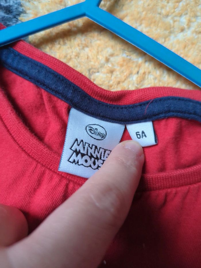T-shirt Disney Minnie rouge noël Christmas paillettes 6 ans - photo numéro 4