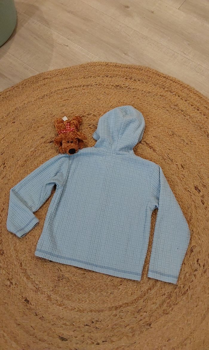 Veste polaire bleu 18 mois 86 cm 
Boutonnée devant ,2 petites poches - photo numéro 2