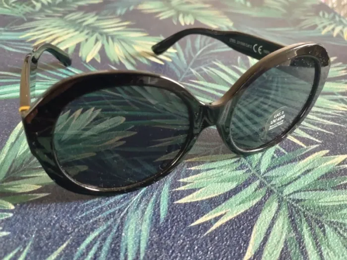 Lunettes de soleil femme neuves - photo numéro 2