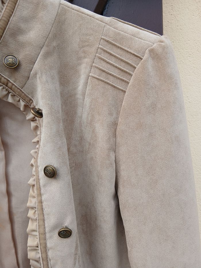 Veste cintrée imitation daim avec dentelles - photo numéro 4