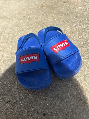 Claquettes Levis, taille 23