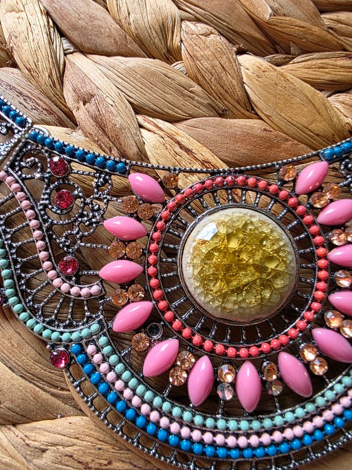 Joli collier fantaisie type plastron - photo numéro 3