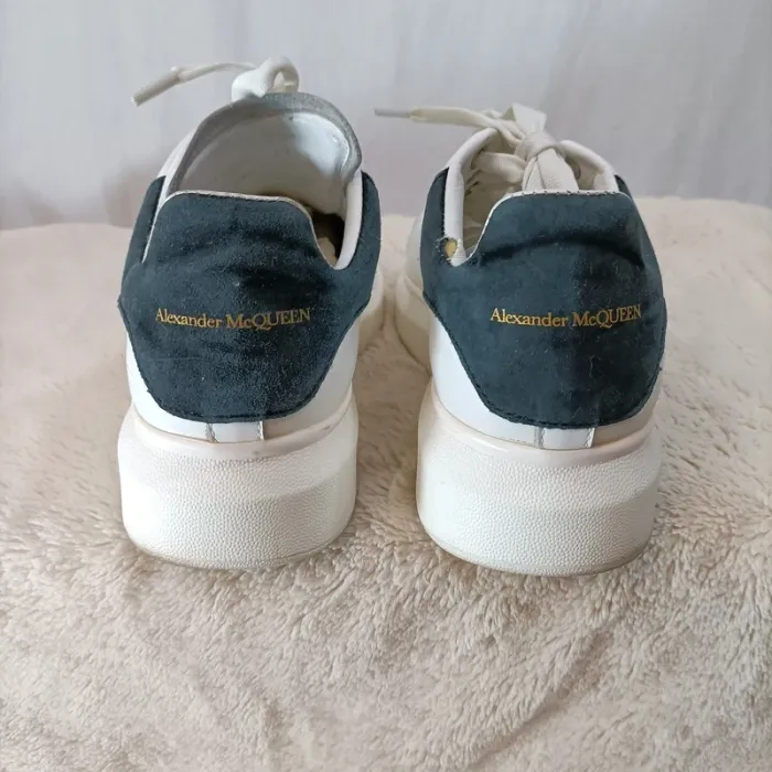 Baskets Alexander McQueen blanches et noir marine cuir pointure 41 tendance - photo numéro 4