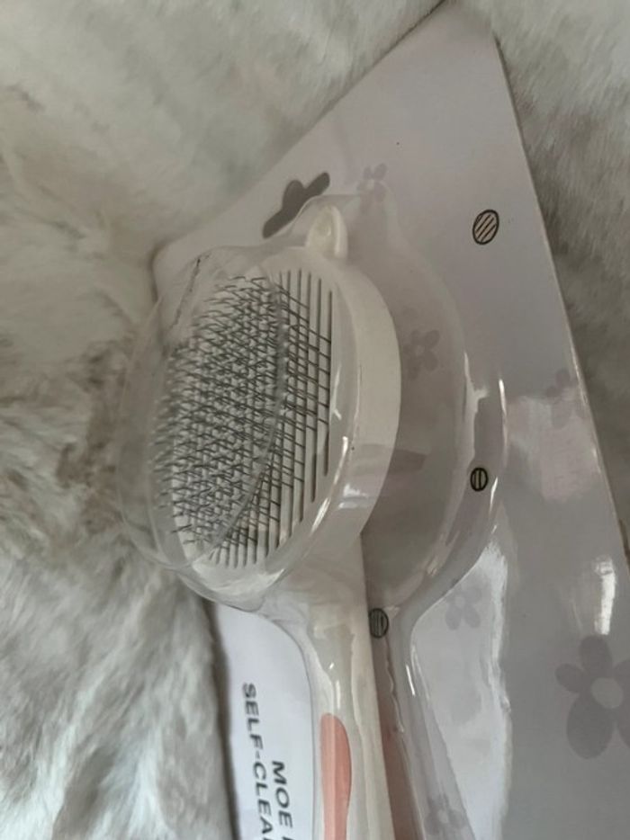 Brosse pour chat et chien autonettoyante blanche et rose - photo numéro 4