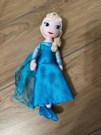 Peluche princesse reine des neiges