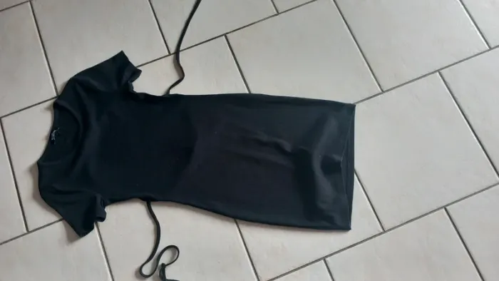 Robe noire manches courtes dos nu jennyfer taille s - photo numéro 3