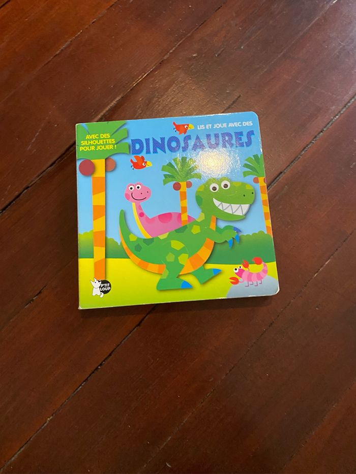 Livre je joue avec les dinosaures