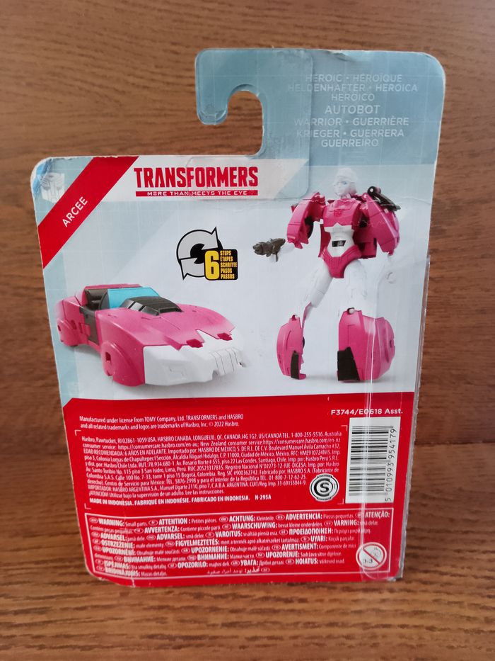 figurine neuve transformers arcee hasbro sous blister - photo numéro 5