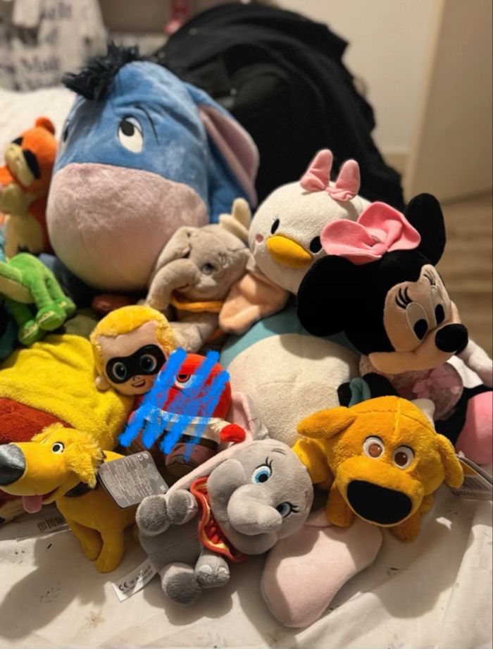 Peluches + figurines Disney réservé - photo numéro 5