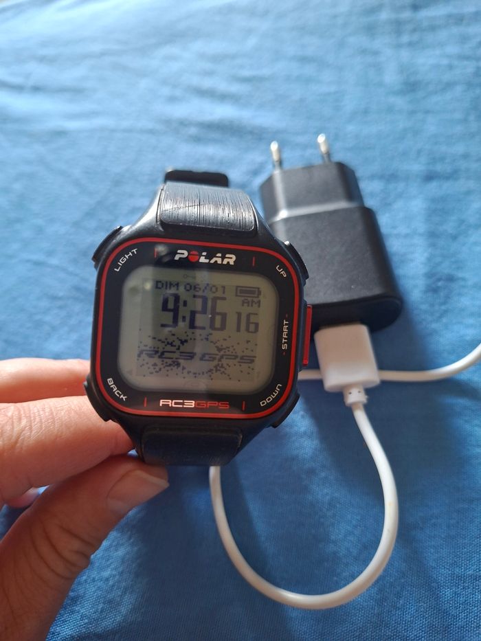 Polar RC3 GPS fonctionne bien + chargeur - photo numéro 2