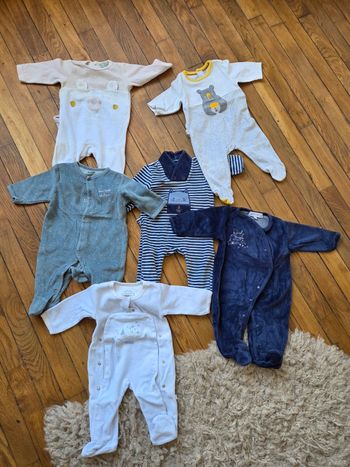 Lot pyjamas 1 pièce