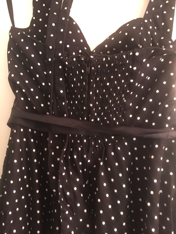 Robe dos nu à pois - photo numéro 2