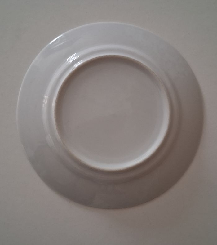 Lot de 4 assiettes à dessert et une sous-tasse - photo numéro 4