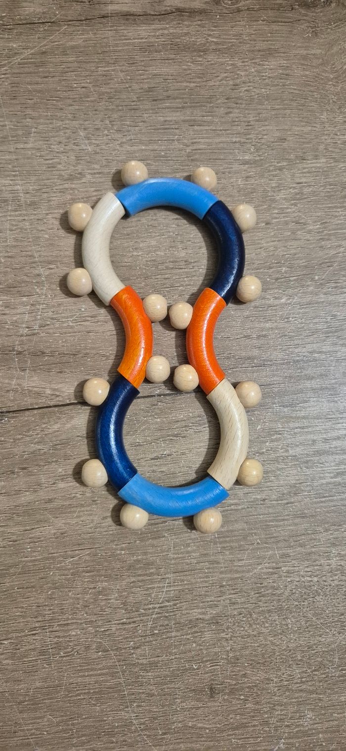 Hochet souple articulé en bois