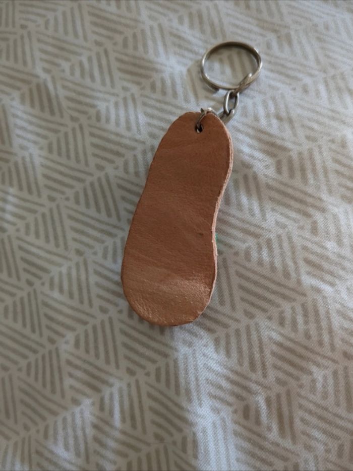 Porte-clés sandales en cuir - photo numéro 2