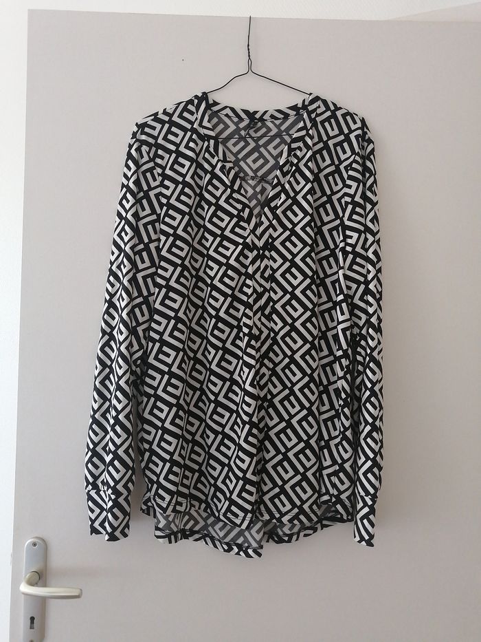 Tunique noir et blanc à motifs