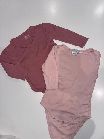 Lot de 2 bodies manches longues – Zara & Kiabi – Taille 6-9 mois / 74 cm