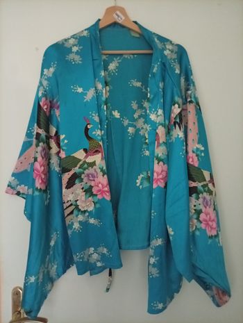 Kimono court bleu à fleurs
