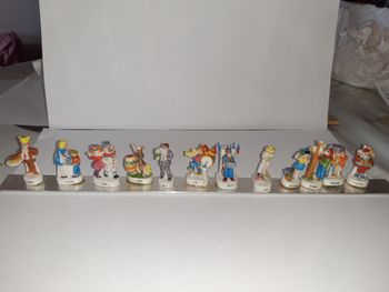 fèves en porcelaine mois de l'année 12 pièces