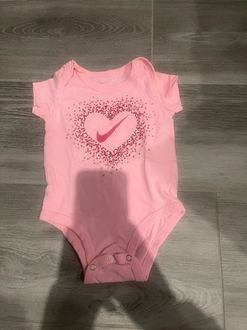Body Nike rose MC 6 mois bébé fille