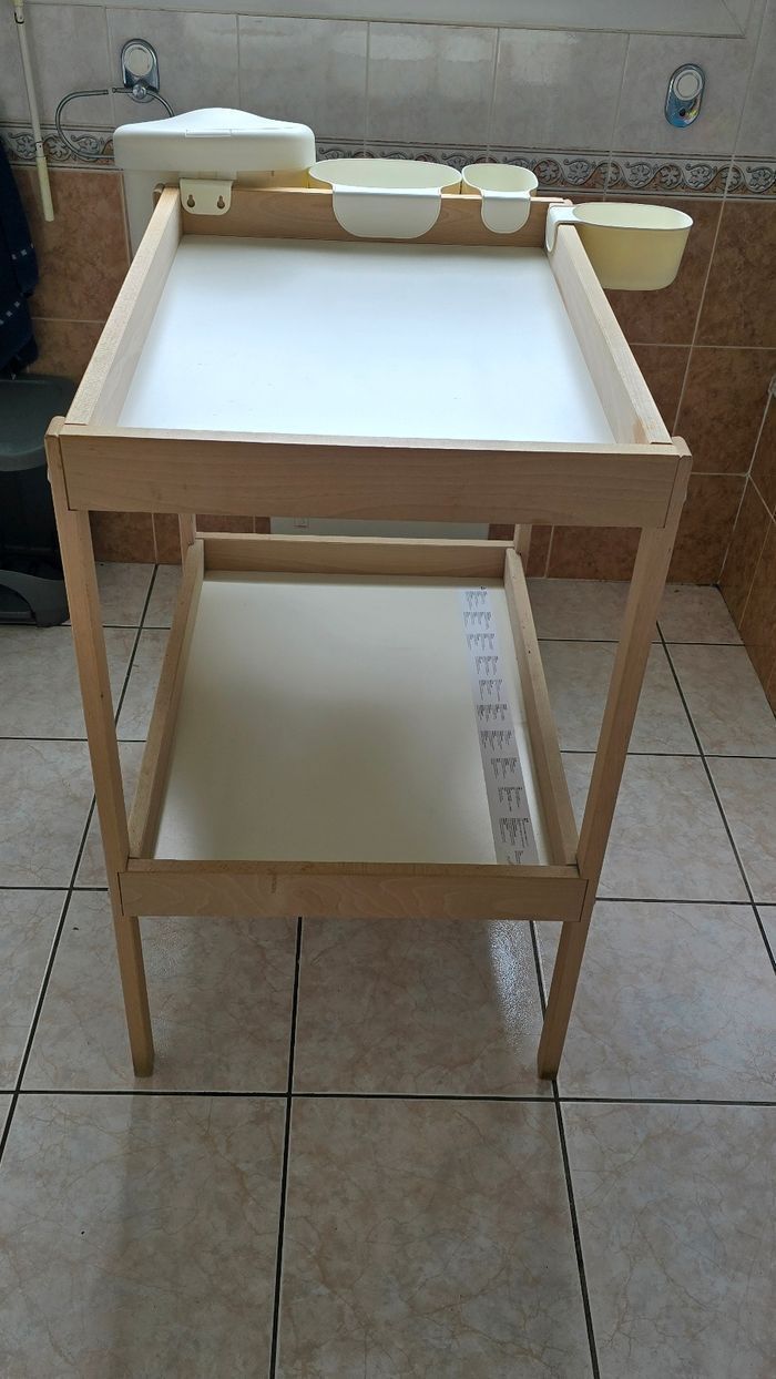 🌺🌺Table a langer , avec bacs, poubelle  🌺🌺(ferme) pas d envoi .