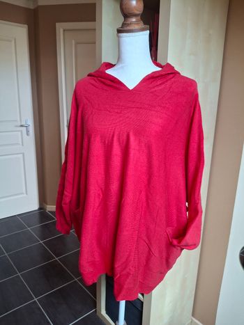 Pull fin capuche rouge oversize