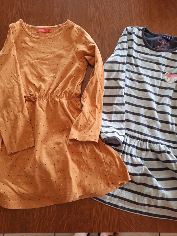 Lot 2 robes