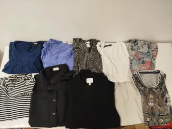 Lot de 10 t-shirts et top femme taille S à M – imprimés, basiques, manches courtes LOT012