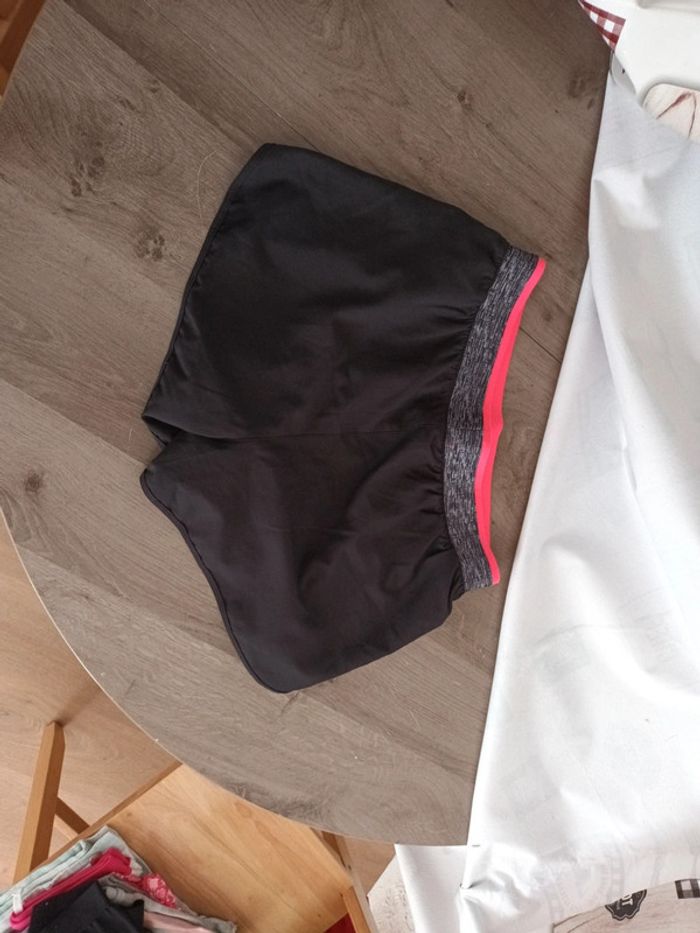 Short fille - photo numéro 6