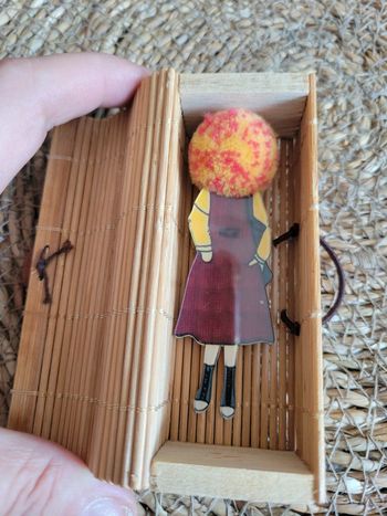 Broche dame shopping