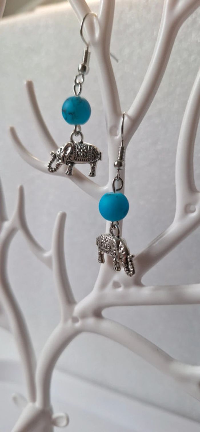 Boucles d'oreilles éléphant perle bleu