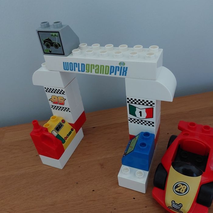 Lego Duplo - Thème : course automobile - photo numéro 2