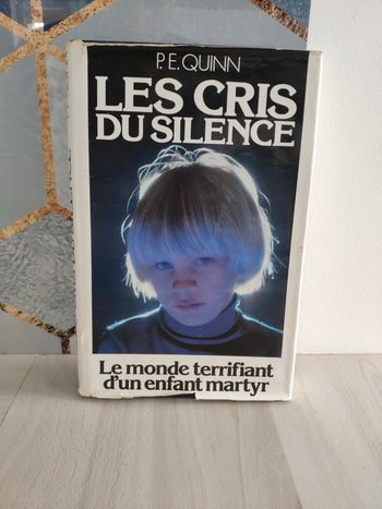 Livre grand format les cris du silence monde terrifiant enfant martyr Quinn
