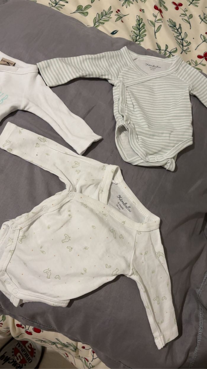 Lot de 3 body en TBE naissance garçon + bavoir neuf cadeau - photo numéro 2