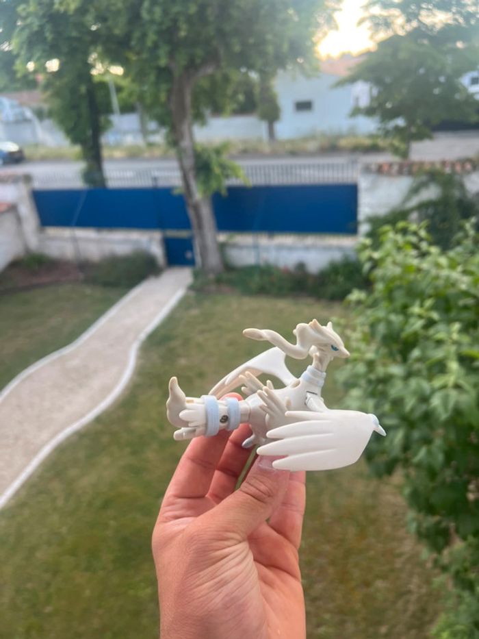 figurine reshiram officielle - photo numéro 2