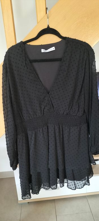 Robe noire à pois
