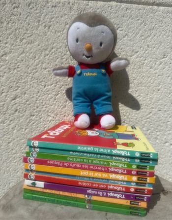 Lot de 11 livres tchoupi et peluche