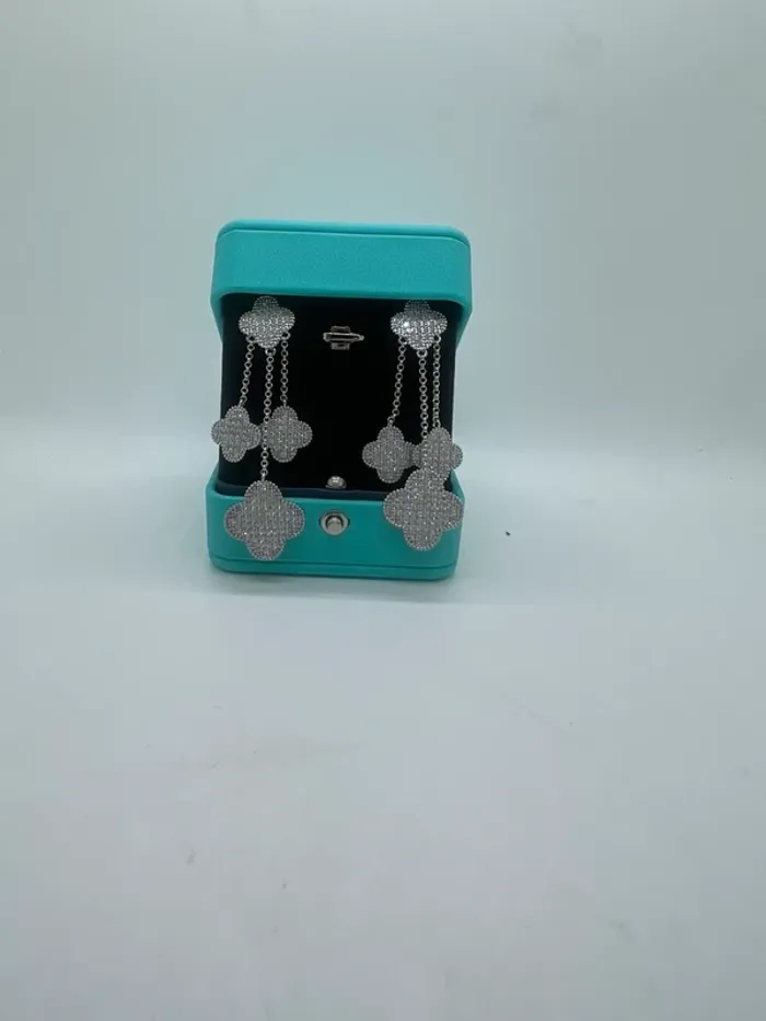 Boucles d’oreilles pendantes trèfles argentées - photo numéro 6