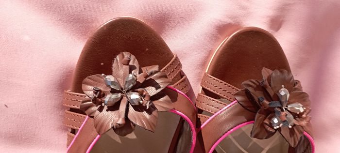 Chaussures femme marron avec du rose à talon - photo numéro 2