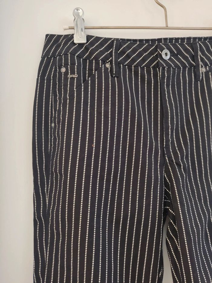 Pantalon g-star noir rayures petits points blancs plissé genoux taille 26/32 - photo numéro 2
