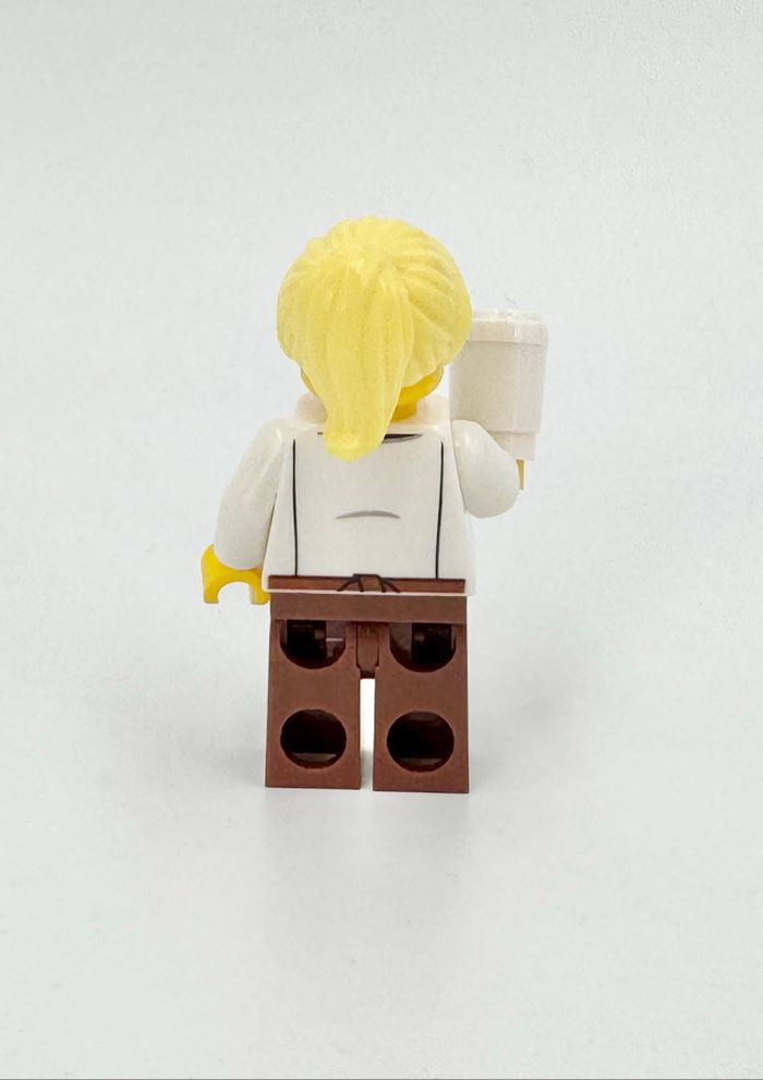 Lego City : Serveuse au Café de la Gare - NEUF - photo numéro 4