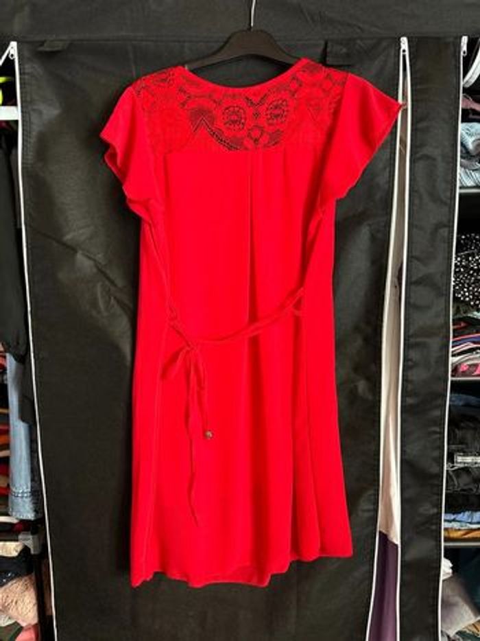 Jolie robe rouge taille M - photo numéro 2