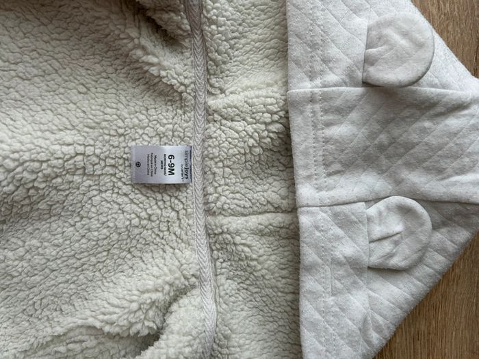 Veste chaude avec capuche 6 mois - photo numéro 2