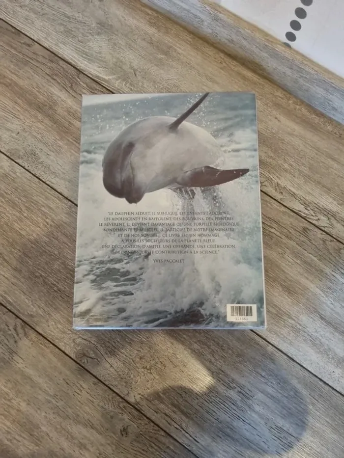Livre Le monde des dauphins - photo numéro 2