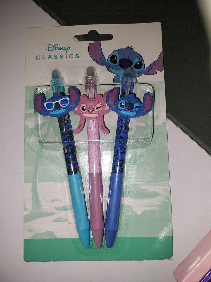 3 stylos  stitch
