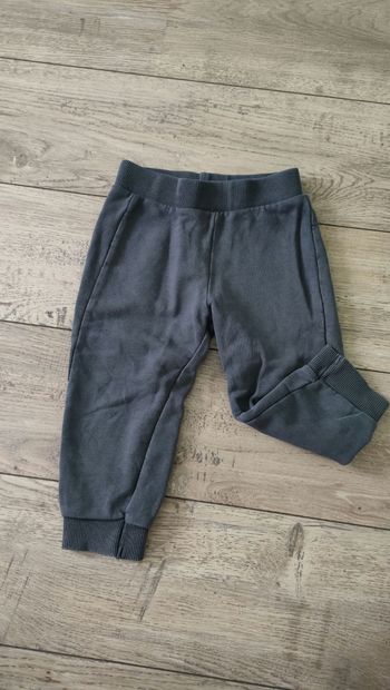 Jogging taille 24 mois.