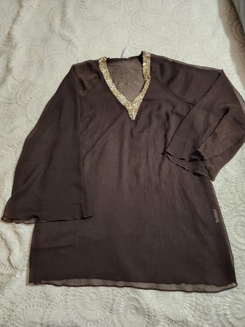 Blouse transparente à col doré