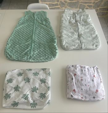 Lot de 2 gigoteuses et 2 draps housse ton vert d’eau