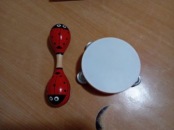 Maracas et tambourin