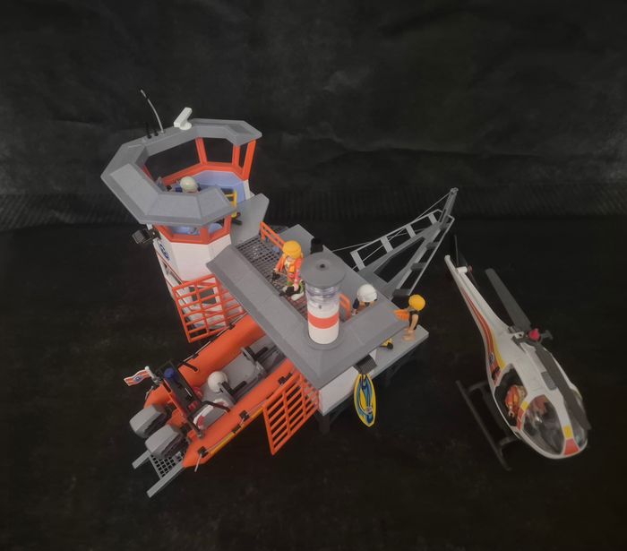 Playmobil - Station des gardes côtes 5539 et hélicoptère 5542 - L'alerte est donnée - photo numéro 2